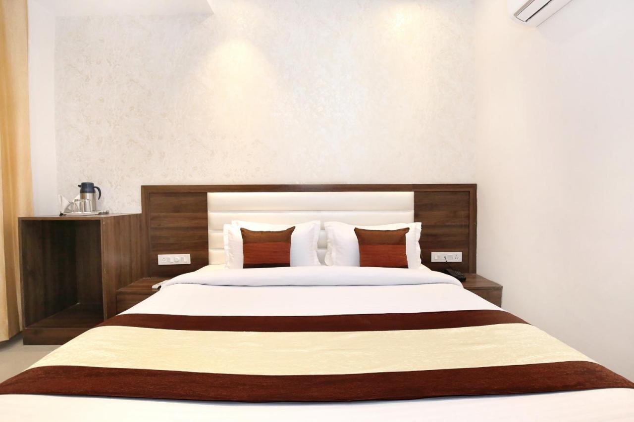 Oyo 11680 Hotel Grand Star Amritsar Esterno foto